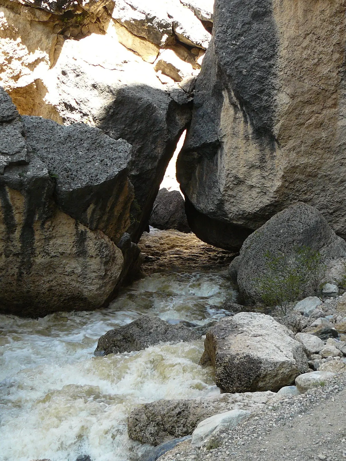 River squeezing thru rocks in canyon